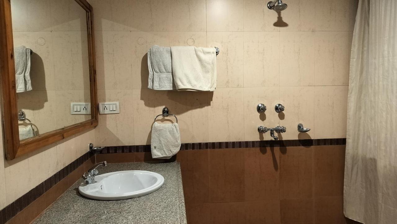 Auspiscious Him View Hotel 맥그로드 간즈 외부 사진